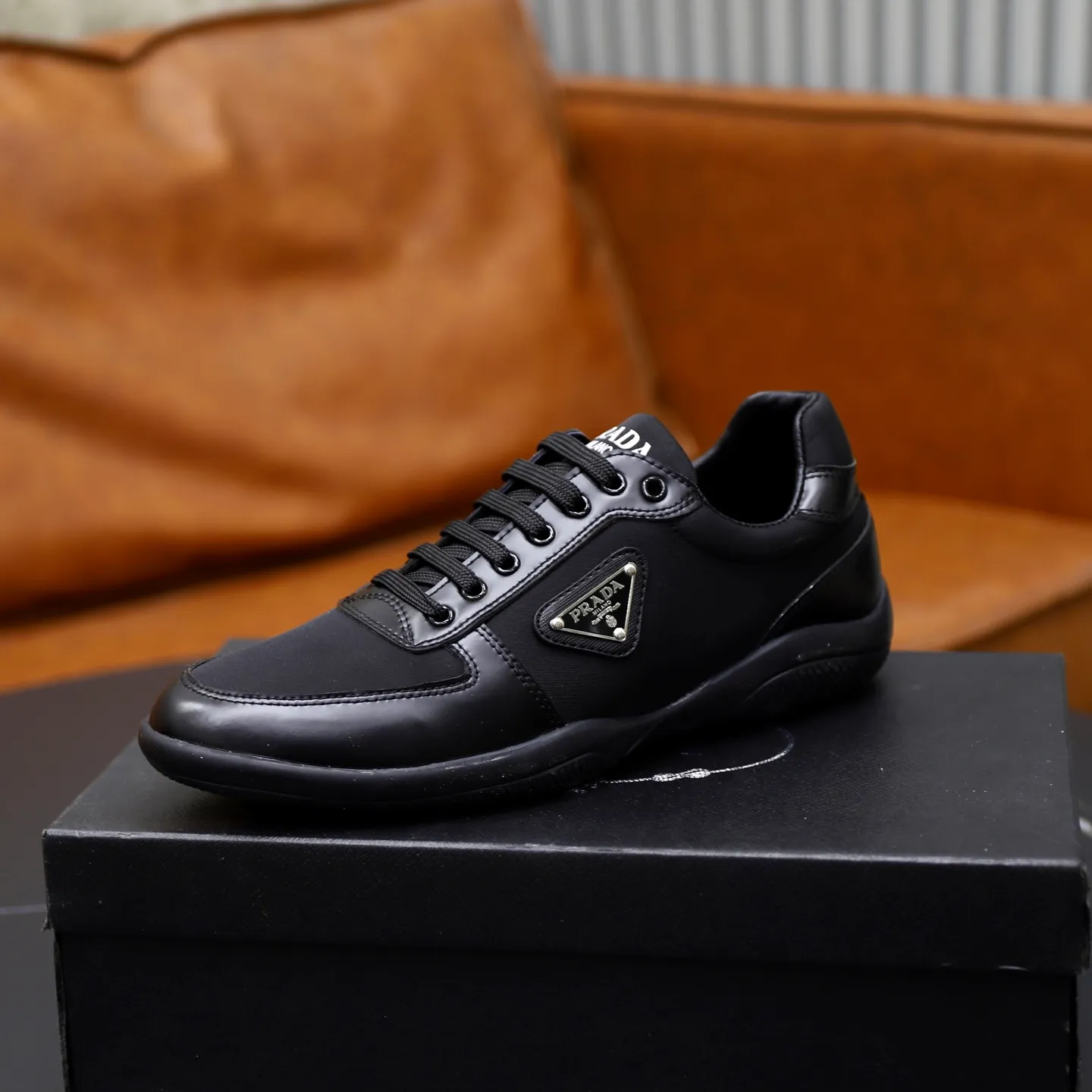 Ex-factory price: 440💰🙅‍♂️🙅‍♂️🙅‍♂️ Brand: PRADA Standard code: 38-44 (45 customized) Grade: Same as the official website Material: Original leather splicing, comfortable and breathable lining, original wear-resistant outsole Style category: Men's fashionable casual shoes, running shoes, noble luxury brand elements, top luxury Color: actual picture color
